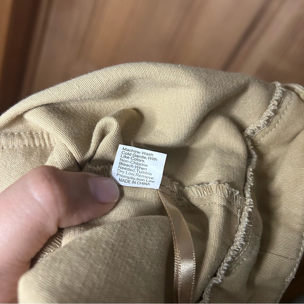 Women’s Tan Cargo Pants - Picture 8 of 8